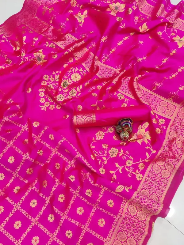 Purple_Embellished_Banarasi_Jacquard_Saree_(Purple)